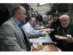 Asırlık Caminin Avlusunda Bin Kişiye Kutlu Doğum Aşı Dağıtıldı