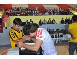 Kozan'da Bilek Güreşi Turnuvası Düzenlendi