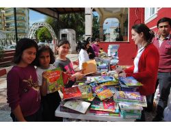 Öğrenciler, Kumbaralarında Biriktirdikleri Harçlıklarıyla Kitap Satın Aldı