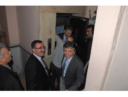 Akil İnsanlar Heyeti Asansörde Mahsur Kaldı