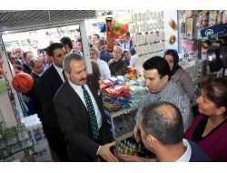 Bakan Çağlayan Vatandaşlara Simit Dağıttı