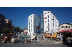 Kuşadası’nın Ana Caddesi Asfaltlanıyor