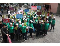 Öğrenciler 'Gençlerin İyilik Ağacı' Projesiyle Caddede Çöp Topladı