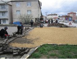 Eflani'de Bozulan Parke Taşları Yenileniyor