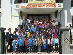 İlkokul Öğrencilerinden Akranlarına Yardım