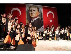 Genç Ozanların Okuduğu İlahiler Ayakta Alkışlandı