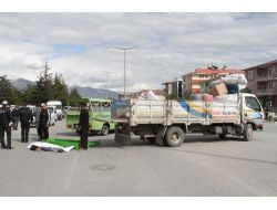 Kasksız Motosiklet Sürücüsü Kazada Hayatını Kaybetti