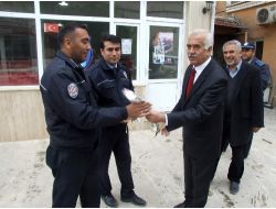 Başkan Ağaoğlu, Vatandaşlarla Gül Dağıttı