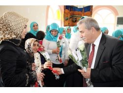 Başkan Demirtaş, Katıldığı Programlarda Gül Dağıttı