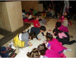 Minikler, Barış İçin Resim Çizdi