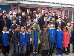 Kardeş Okuldan Koçköprü İlköğretim Okulu'na Kırtasiye Yardımı