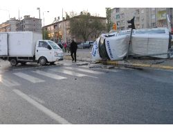 Elazığ'da Trafik Kazası: 2 Ölü, 4 Yaralı