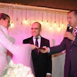 Maliye Bakanı Şimşek Evlendi!!