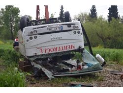 Yağışlı Havada Midibüs Tarlaya Uçtu: 5 Ölü