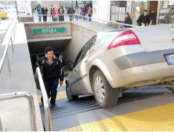Otomobili İle 'Otopark' Diye Metro İstasyonuna Girdi