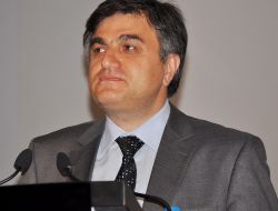 Aü'den 'Gama Işınları İle Atom Çekirdeğinden Nötron Ve Proton Koparma' Deneyi