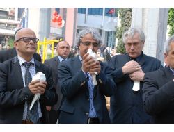 Akil İnsanlar, Barış İçin Güvercin Uçurdu