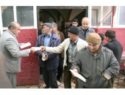 Büyükeceli Belediyesi Kutlu Doğum Nedeniyle Kitap Dağıttı