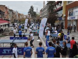 Tenisçiler Yeteneklerini Açık Havada Gösterdi