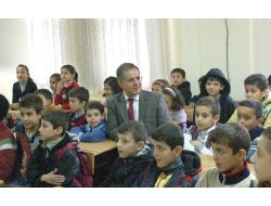 Kilis Valisi Tapsız, Suriyeli Öğrencileri Ziyaret Etti