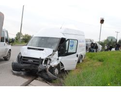 Hendek'te Trafik Kazası: 1 Ölü, 2 Yaralı