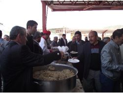 Şefaatli Müftülüğü 2 Bin Kişiye Etli Pilav Dağıttı