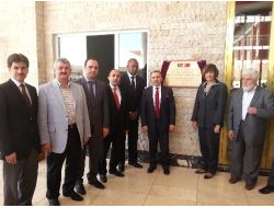 Türk İşadamları, Güney Afrika’ya Okul Hediye Etti