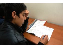 Diyarbakır'da Okula Gitmeyen Öğrenciler Tespit Edilip Okulla Buluşturuluyor