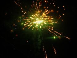 Dokurcun’da Kutlu Doğum Coşkusunda Gökyüzü Aydınlandı