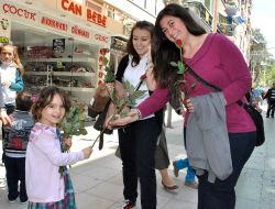 3 Milyon Salavat Balonlarla Gökyüzüne Salındı