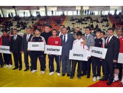 Bozdağ, Türkiye Yıldızlar Grekoromen Güreş Şampiyonasını İzledi