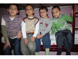 Üç Çocuğu Olan Aile Yetiştirme Yurdundan Aldığı Üç Kardeşe De Koruyucu Aile Oldu