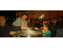 Belediye Başkanı, Kutlu Doğum Helvası Dağıttı