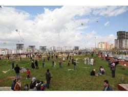 Öğrenciler Uçurtma Şenliğine Yoğun İlgi Gösterdi