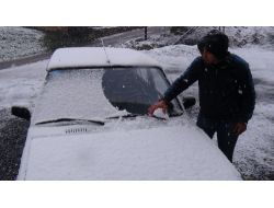 Mayıs Ayına Sayılı Günler Kala Bitlis'e Lapa Lapa Kar Yağdı