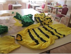 Anaokulu Öğrencilerinin 23 Nisan Kostümünü Derikli Kursiyerler Dikti