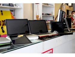 Uçaklarda Unutulan Eşyalar Satışa Çıktı!