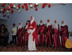 Yüksekova'da Peygamber Sevgisi 4 Dilde Gönülleri Coşturdu