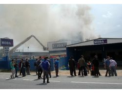 Mobilya Fabrikasındaki Yangın Korkuttu