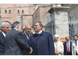 Cumhurbaşkanı Gül, Hüsn-i Hat Sergisi’ni Gezdi!