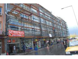 Meydandaki Binaların Cephesine Estetik Dokunuş