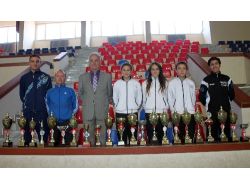 Kız Bayan Futbol Takımı Seneye Şampiyonluğu Hedefliyor