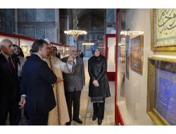 Cumhurbaşkanı Gül, Hüsn-i Hat Sergisini Gezdi
