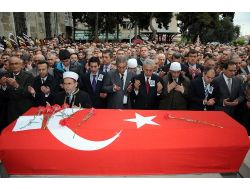 Efsane Siyasetçi İlyas Kılıç’ın Tabutunu Samsunlular Taşıdı