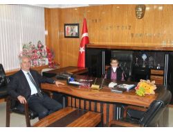 Akdağmadeni’nde Öğrenciler Makamları Devraldı