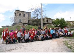 Atatürk İlkokulu Öğrencileri Gülnarlı Şevki Bey’i Andı
