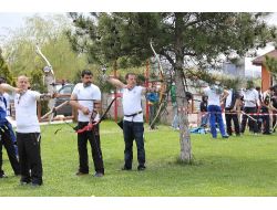 İşadamları Ok İle Stres Attı