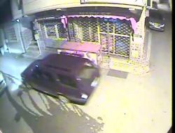 Elinde Kazmayla Geldi, 200 Kiloluk Kasayı Çuvalla Götürdü