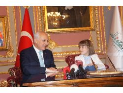 Hüseyin Avni Mutlu, Koltuğunu Defne Turan'a Devretti