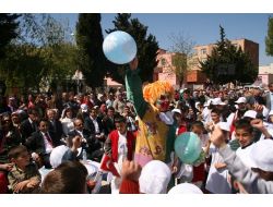 Gülnar'da 23 Nisan Kutlamalarında Palyaçolar İlgi Gördü